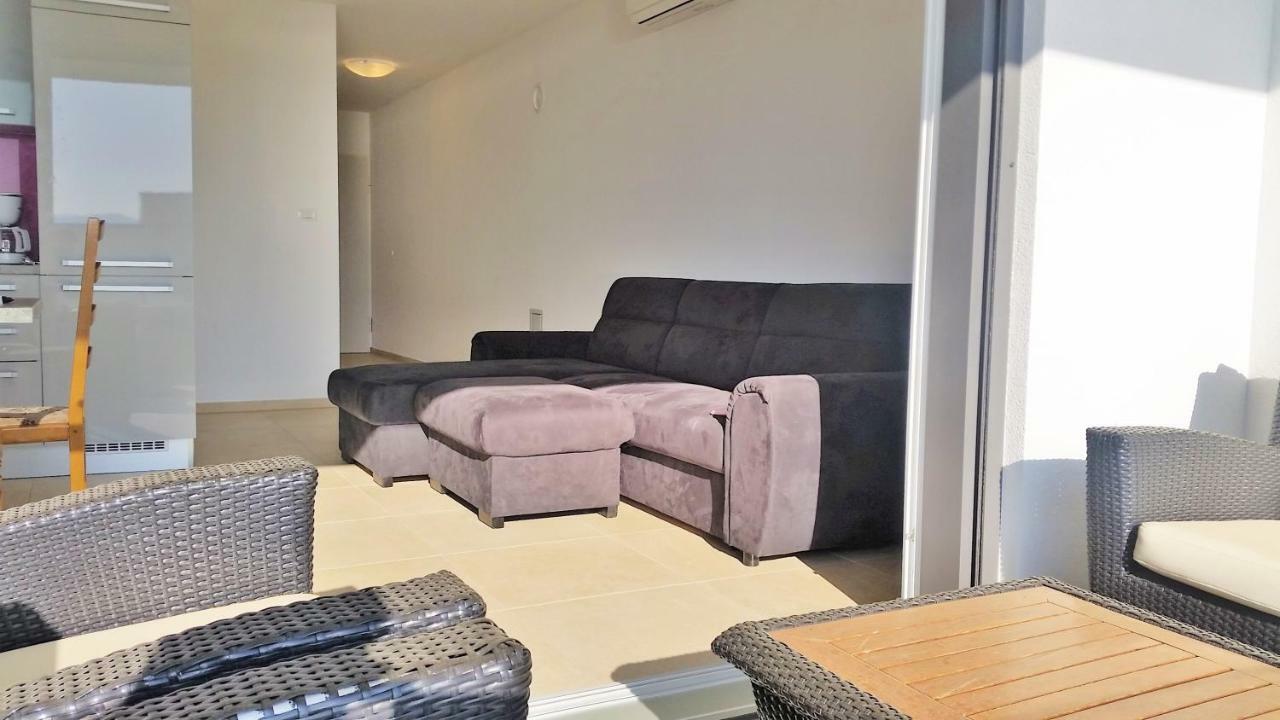 Apartment Villa Vala Malinska Exteriör bild