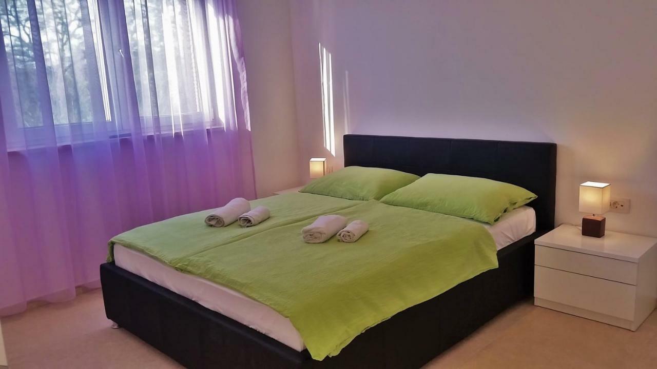 Apartment Villa Vala Malinska Exteriör bild