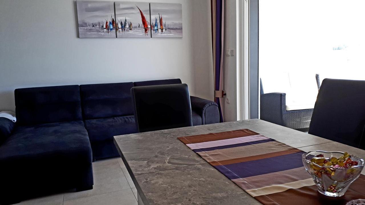 Apartment Villa Vala Malinska Exteriör bild